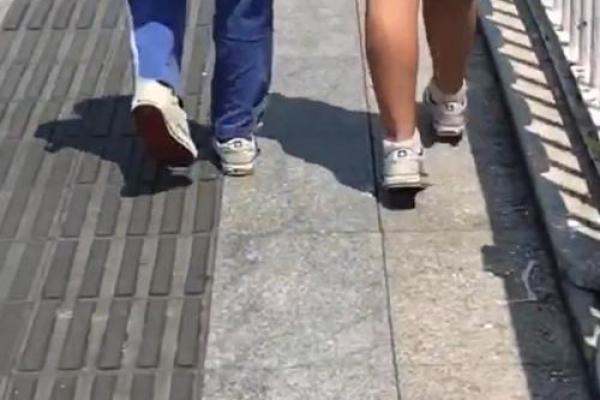 八字脚图片集锦：从形态看八字脚的不同表现