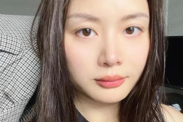 八字眉女生如何凸显自然美感与自信