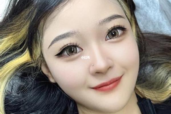 八字眉女生与其他眉形的差异与独特之处