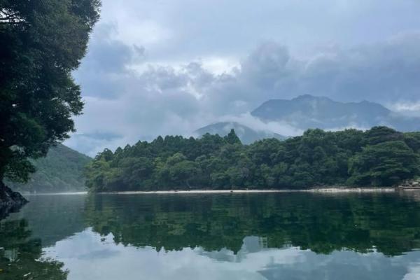 八字湖的自然奇观与人文历史探索