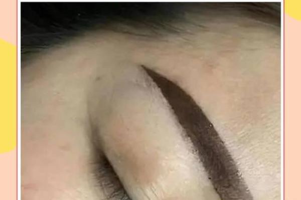 八字眉女生如何利用眉形塑造个人风格