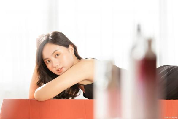 性开放女命八字如何影响婚姻中的亲密关系？